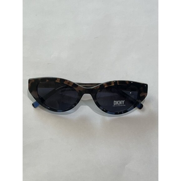 DKNY Sunglasses in Mocha Blue Tort Gradient main image 5